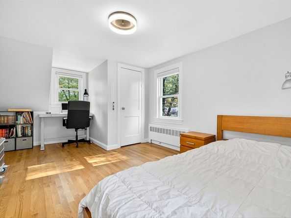 37 Pine St, Bedford MA 01730