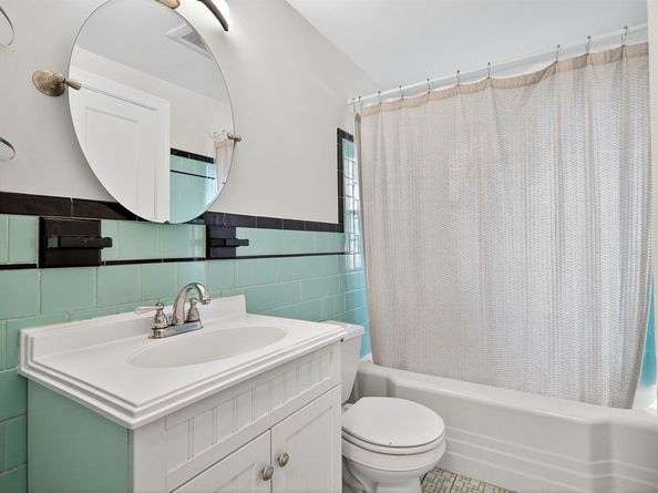 37 Pine St, Bedford MA 01730