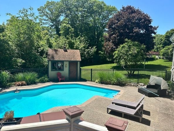 45 Ireta Rd, Shrewsbury MA 01545