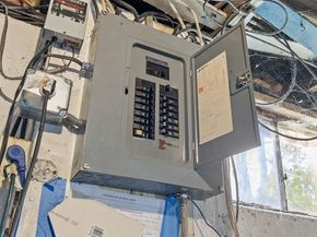 2 Kosta Ave, Rutland MA 01543