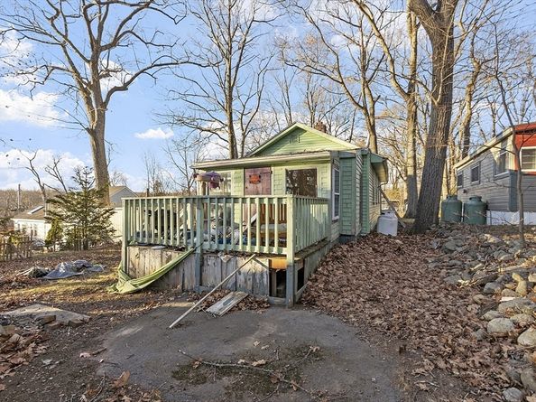 2 Kosta Ave, Rutland MA 01543