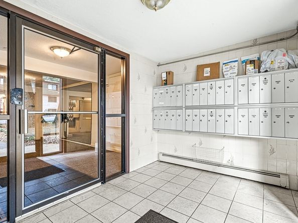 6 Greenbriar Dr 110, North Reading MA 01864