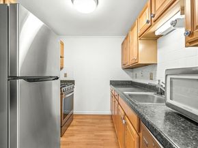 6 Greenbriar Dr 110, North Reading MA 01864