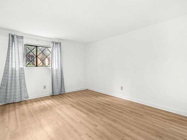 6 Greenbriar Dr 110, North Reading MA 01864