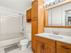 6 Greenbriar Dr 110, North Reading MA 01864