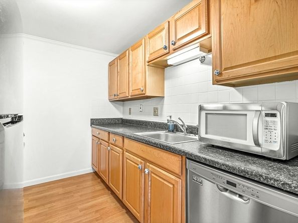 6 Greenbriar Dr 110, North Reading MA 01864