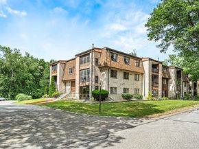 6 Greenbriar Dr 110, North Reading MA 01864