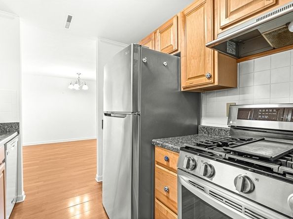 6 Greenbriar Dr 110, North Reading MA 01864