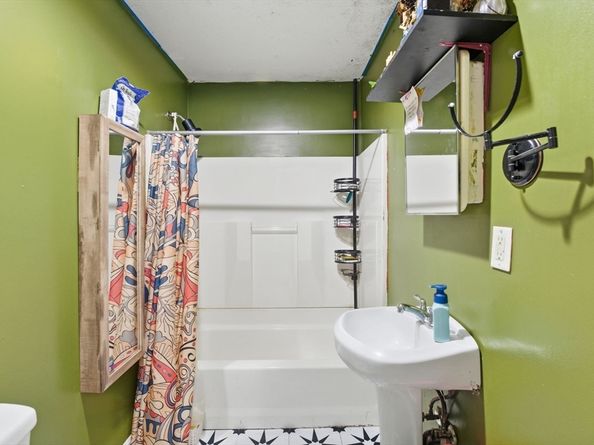 19 Ashburnham St, Fitchburg MA 01420