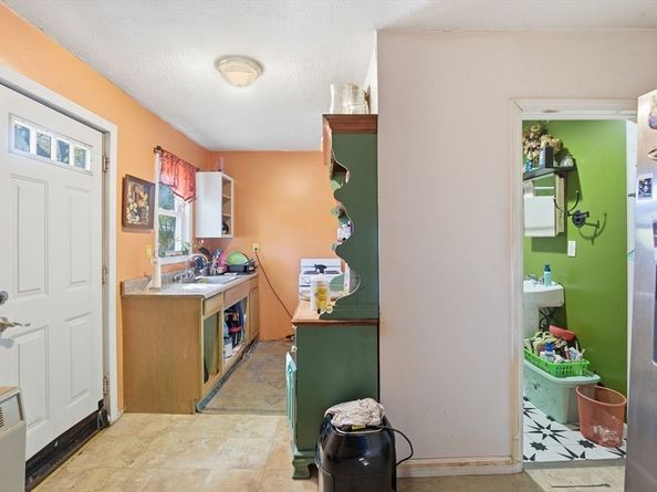 19 Ashburnham St, Fitchburg MA 01420