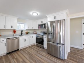 9 Everett St, Carver MA 02330