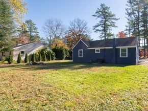 9 Everett St, Carver MA 02330