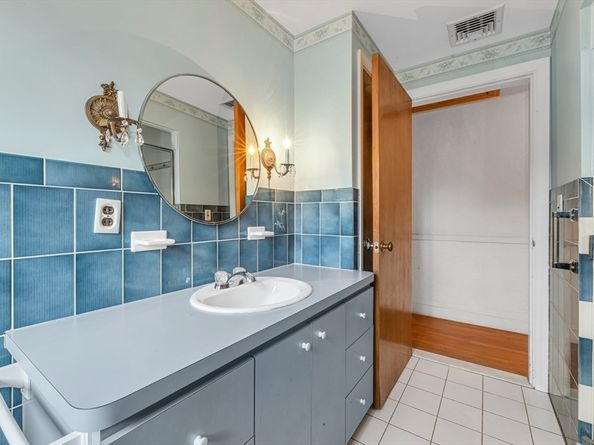 619 Poplar Street, Boston MA 02131