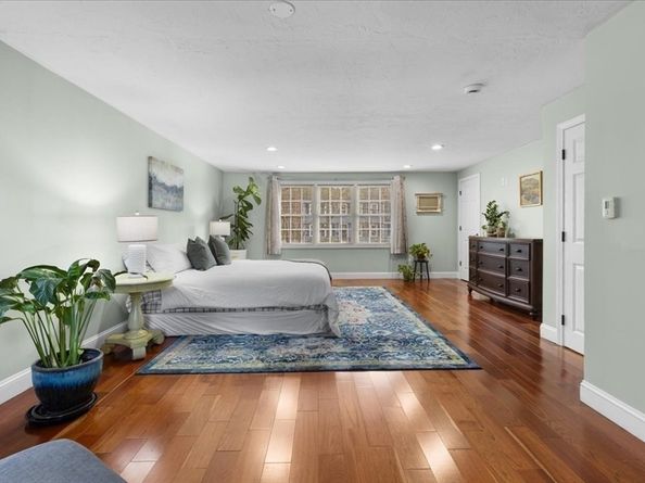 52 Baker St, Walpole MA 02081