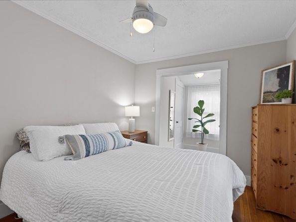 52 Baker St, Walpole MA 02081