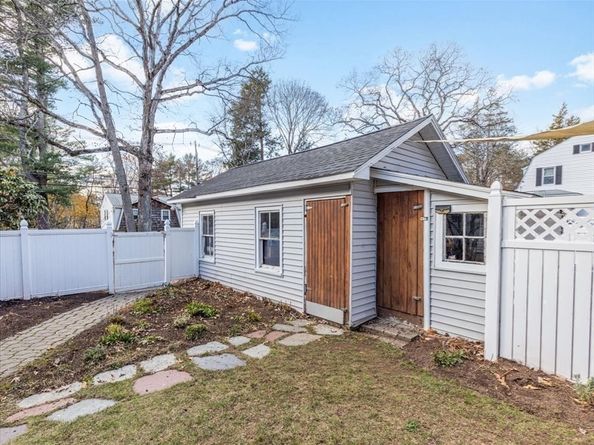 52 Baker St, Walpole MA 02081