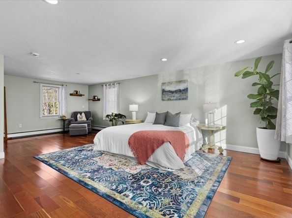 52 Baker St, Walpole MA 02081