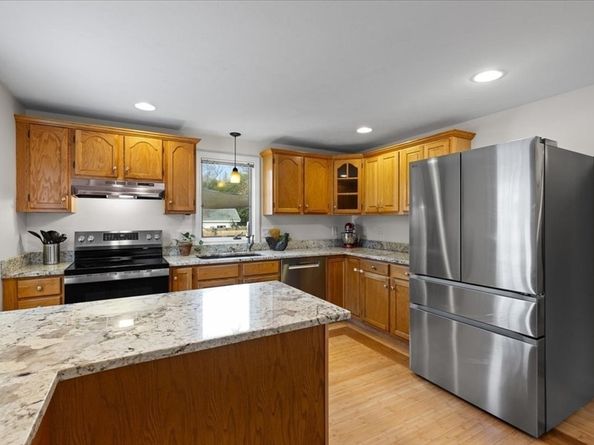 52 Baker St, Walpole MA 02081