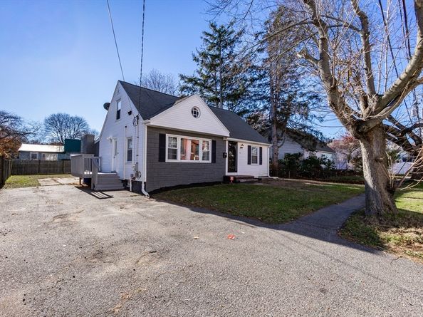 3-A Veterans Memorial Dr, Peabody MA 01960