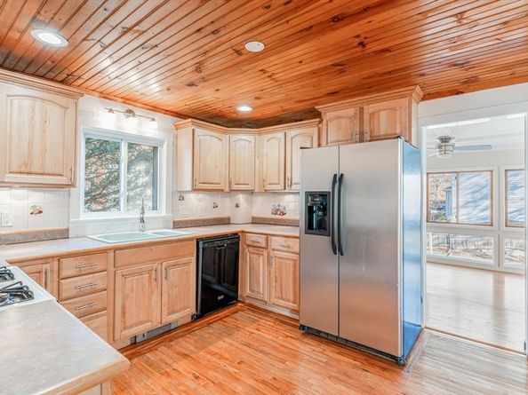 5 Sherbrook Pl, Lynn MA 01904