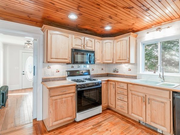 5 Sherbrook Pl, Lynn MA 01904