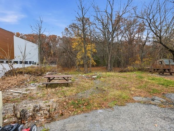 53 James St, Worcester MA 01603