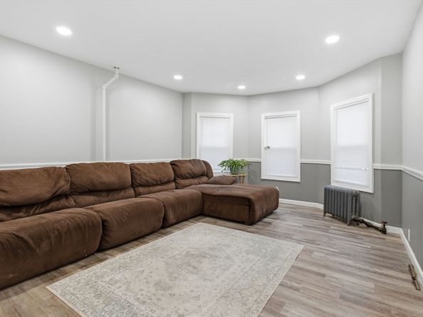 53 James St, Worcester MA 01603