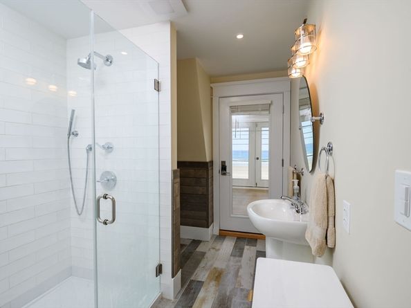 133 Beach Ave, Hull MA 02045