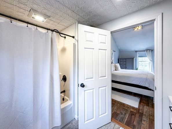 2 Larson Rd, Milford MA 01757