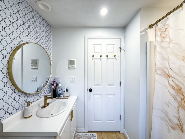 2 Larson Rd, Milford MA 01757