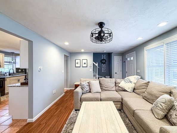 2 Larson Rd, Milford MA 01757