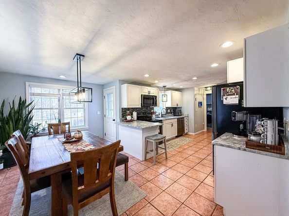 2 Larson Rd, Milford MA 01757