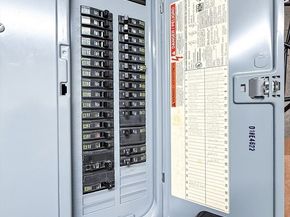 2 Larson Rd, Milford MA 01757