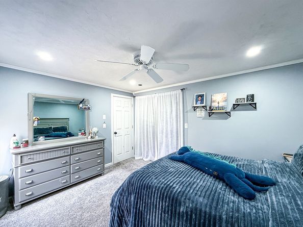 2 Larson Rd, Milford MA 01757