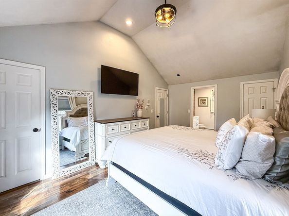 2 Larson Rd, Milford MA 01757