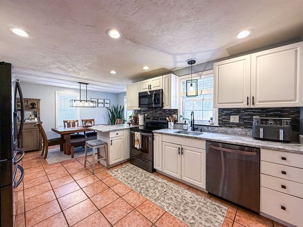 2 Larson Rd, Milford MA 01757