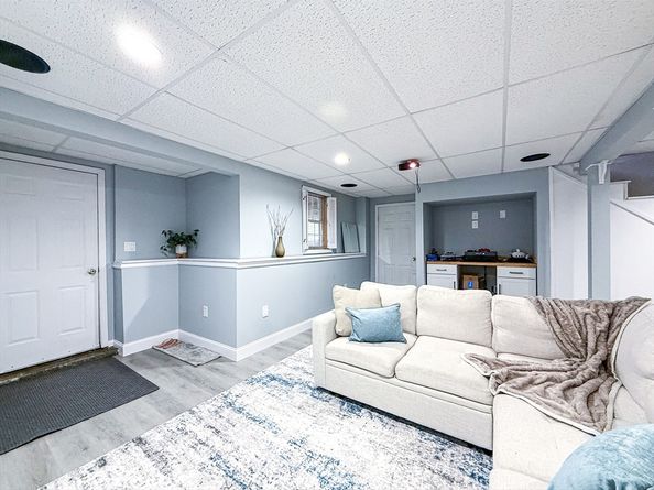 2 Larson Rd, Milford MA 01757