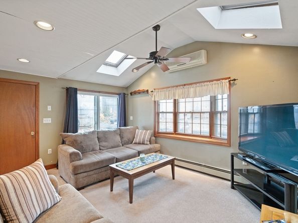 37 Glendale St, Maynard MA 01754