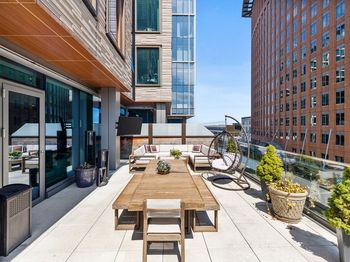 135 Seaport Blvd