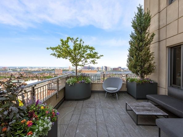 1 Huntington Avenue 1702, Boston MA 02116
