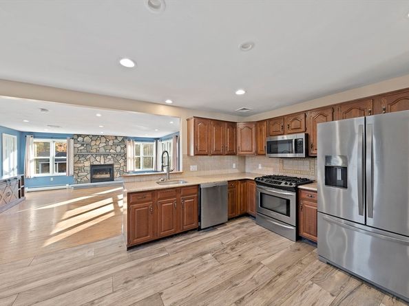 330 W Main St, Avon MA 02322