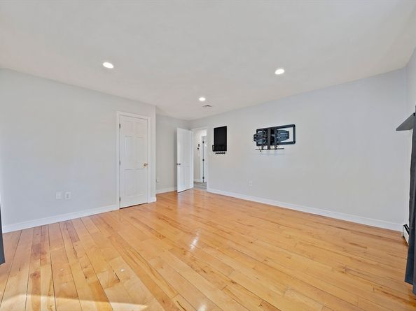 330 W Main St, Avon MA 02322