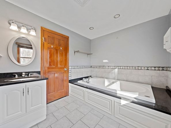 330 W Main St, Avon MA 02322