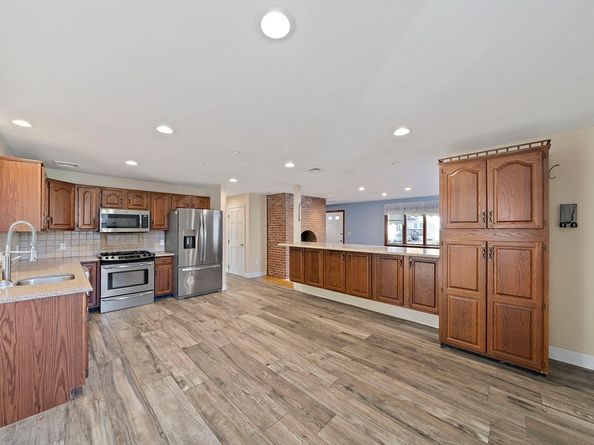 330 W Main St, Avon MA 02322