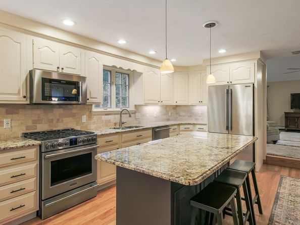 5 Wildflower Dr, Sutton MA 01590