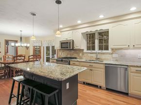 5 Wildflower Dr, Sutton MA 01590