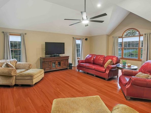 5 Wildflower Dr, Sutton MA 01590