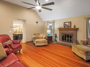 5 Wildflower Dr, Sutton MA 01590