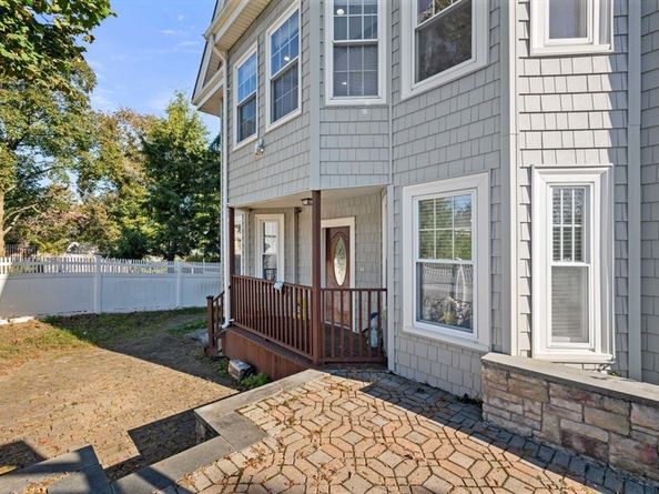 76 Taft Ave 1, Newton MA 02465