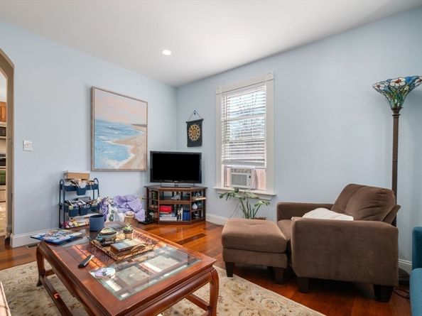 76 Taft Ave 1, Newton MA 02465